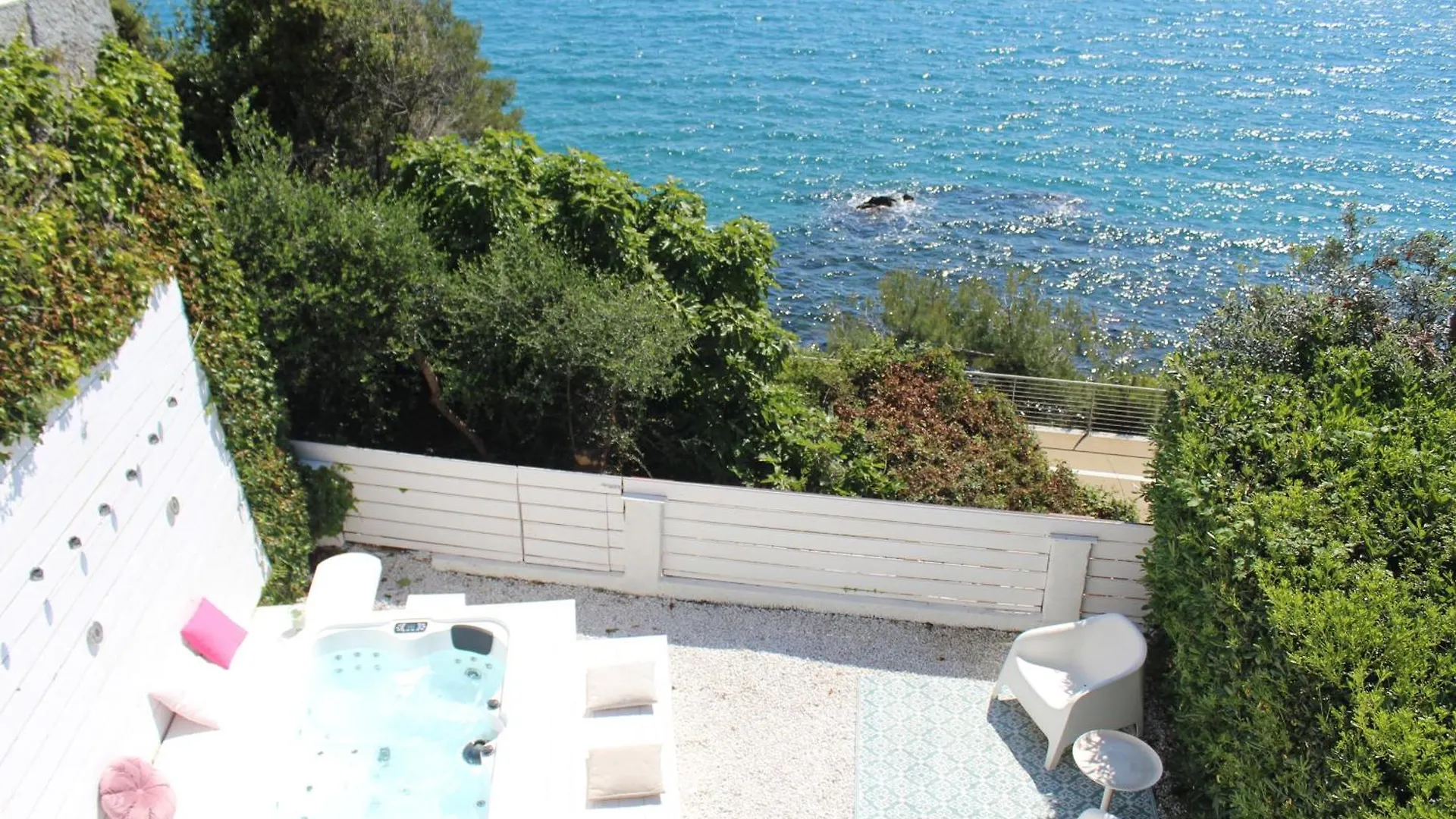 Conca Verde: Beachfront Villas with Private Jacuzzis Andora